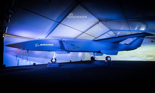 Trong đầu tháng 3 vừa qua, Boeing vừa cho ra mắt sản phẩm mẫu của loại máy bay không người lái được Australia chi tiền đầu tư. Nguồn ảnh: Sina.