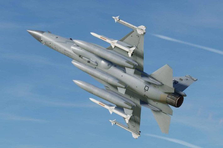 Thực tế, Trung Quốc đã thiết kế sản xuất PAC JF-17 Thunder kết hợp với sự hỗ trợ của phía Pakistan. Phiên bản này cũng có tên Trung Quốc là FC-1 Xiaolong. Nguồn ảnh: PAF.