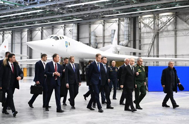 Sau khi thực hiện chuyến bay, Tổng thống Nga Putin đánh giá, Tu-160M “đáng tin cậy” và có thể được giao cho lực lượng không quân.