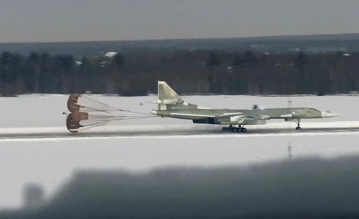 Ngoài ra, Tu-160M còn được trang bị hệ thống radar mới, hệ thống điện tử hàng không mới và hệ thống điều khiển hỏa lực mới. Hệ thống radar mới có khả năng phát hiện và theo dõi mục tiêu ở cự ly xa hơn, hệ thống điện tử hàng không mới giúp máy bay có khả năng tác chiến hiệu quả hơn trong mọi điều kiện thời gian, thời tiết. Hệ thống điều khiển hỏa lực mới giúp máy bay tương thích với các loại tên lửa hành trình hiện đại do Nga phát triển.