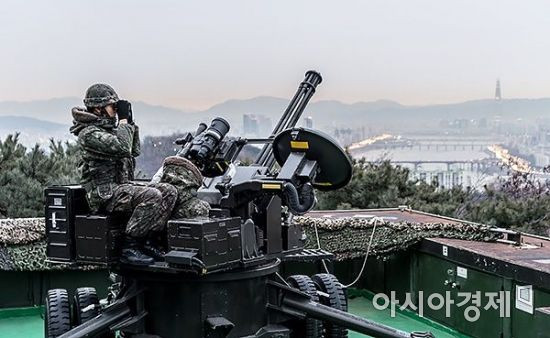Do nằm cách vùng phi quân sự DMZ chỉ chưa tới 60 km, thủ đô Seoul của Hàn Quốc là một trong những mục tiêu "ngon ăn" nhất của đủ mọi loại hoả lực Triều Tiên, từ tên lửa cho tới cả pháo tăng tầm. Nguồn ảnh: BI.