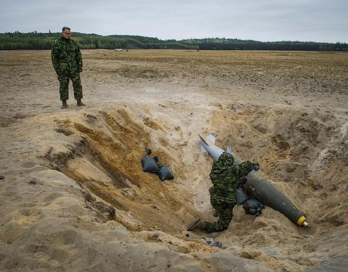 Cụ thể, Quân đội Canada đã từng cử các đơn vị công binh của nước này đến Iraq, Afganistan và một số nước châu Phi để khắc phục hậu quả bom mìn sau chiến tranh. Nguồn ảnh: AF.