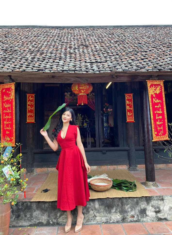 Bén duyên với nghề diễn ngay khi còn là sinh viên năm nhất, Kiều Yến Ngọc là một trong những diễn viên chính của một kênh youtube và góp mặt trong một số bộ phim truyền hình như Hoa hồng trên ngực trái, Về nhà đi con.
