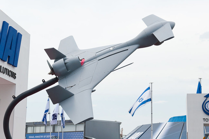 Ban đầu, Israel công bố đây là loại máy bay không người lái chống bức xạ - có nghĩa là nó sẽ dò ra nguồn phát sóng radar của đối phương và tấn công trực diện vào nguồn phát đó bằng cách... đâm thẳng vào như một phương tiện đánh bom liều chết. Nguồn ảnh: AShow.