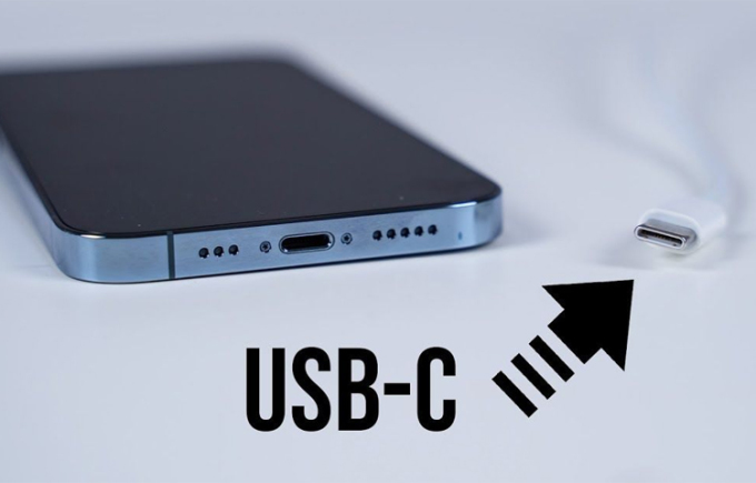 Ông cũng dẫn chứng công ty bỏ qua chuẩn microUSB trước đây để đi theo chuẩn riêng và đem đến nhiều lợi ích với người dùng về trải nghiệm.
