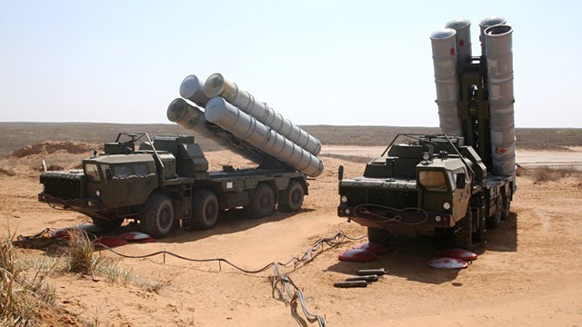 Chương trình nâng cấp hệ thống phòng không S-300PMU có hai gói là S-300PMU-1 được thực giới thiệu vào năm 1992 và S-300PMU-2 Favorit giới thiệu vào năm 1997. Ảnh: Jaydeconsulting