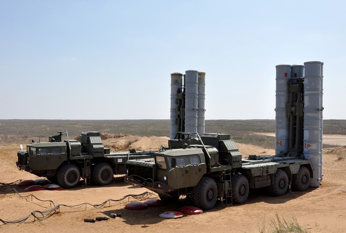 Cải tiến quan trọng của S-300PMU-1 là đưa vào sử dụng loại đạn tên lửa 48N6 cho phép mở rộng phạm vi tác chiến lên 150 km. Nâng cấp công nghệ dẫn hướng TVM (bám theo đạn) cho phép S-300PMU-1 đối phó hiệu quả hơn với các loại tên lửa đạn đạo chiến thuật, tên lửa đạn đạo tầm ngắn. Ảnh: Yandex