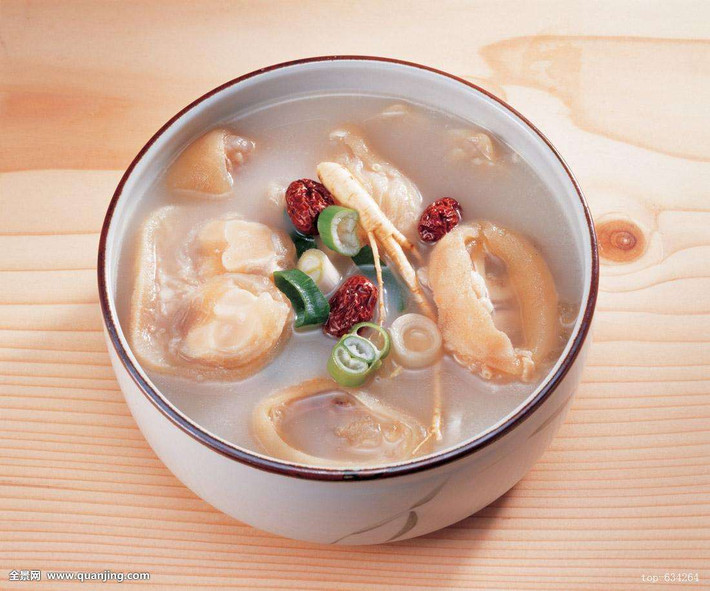 Ai muốn giảm cân nên uống bát canh rau thanh đạm trước bữa ăn, người muốn tăng cân lại phải hạn chế uống canh trước bữa ăn. Ảnh: quanjing.