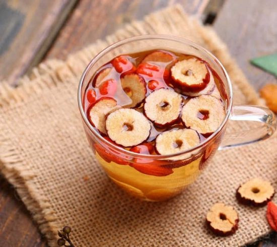 Dân văn phòng phải làm việc với máy tính nhiều nên uống trà dưỡng sinh này có thể giúp bạn trị chứng khô mắt. Ảnh: xkyn.