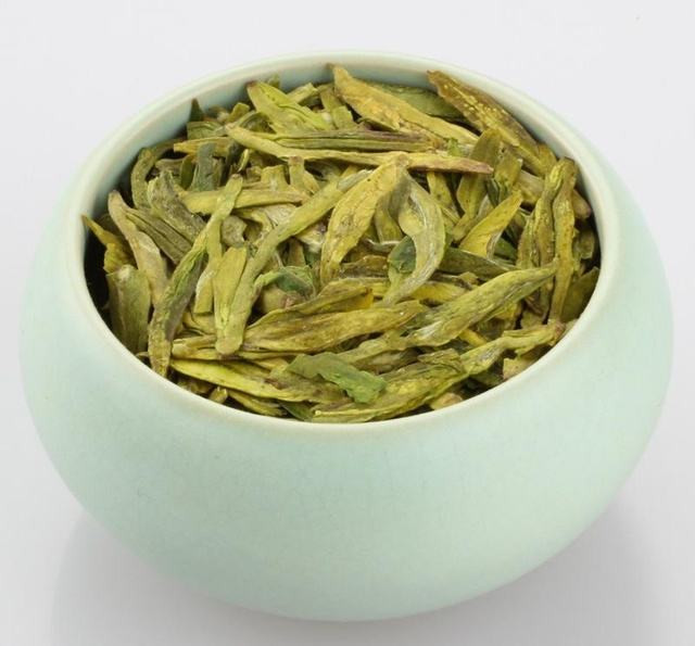 Uống trà lúc đói không chỉ gây hại cho dạ dày, mà còn thúc đẩy sự bài tiết của thận, tăng gánh nặng cho thận, trường hợp nặng có thể gây tổn hại chức năng thận. Ảnh: toutiao.