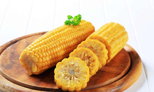 Bắp ngô là thực phẩm giàu chất xơ không hòa tan nên ăn ngô thường xuyên có lợi cho hệ tiêu hóa. Ảnh: QQ.