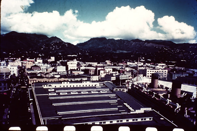 Khung cảnh ở cảng Hawaii năm 1945. Ảnh VT