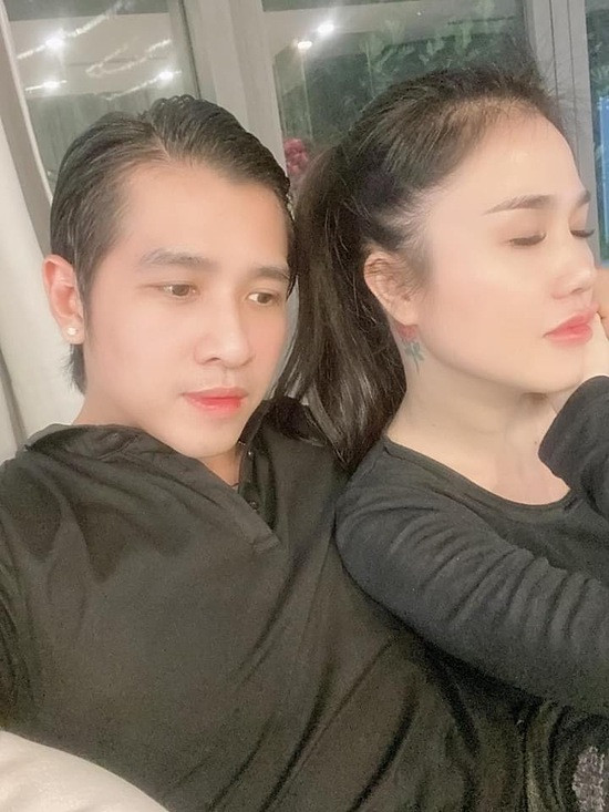 Ngọc Bích từng một lần đổ vỡ hôn nhân. Cuối năm 2018, cô tái hôn với ca sĩ Tiêu Quang - thành viên nhóm nhạc Vboys, kém cô một tuổi. Họ là bạn thân thiết suốt thời gian dài trước khi thành người yêu.