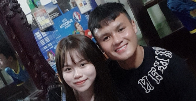 Có những hình ảnh chụp giữa Huỳnh Anh và gia đình Quang Hải thể hiện độ thân thiết giữa đôi bên như người một nhà.