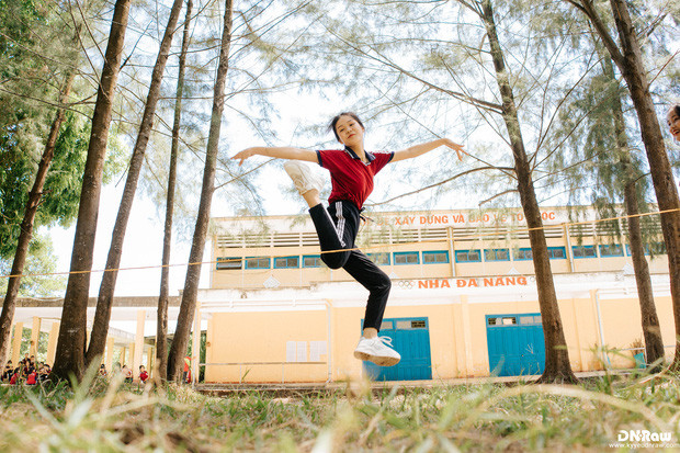 Không mang các chi tiết sắp đặt, không gồng mình trong các vai diễn, bộ ảnh kỷ yếu gần như 0đ này được dân mạng khen ngợi hết lời.