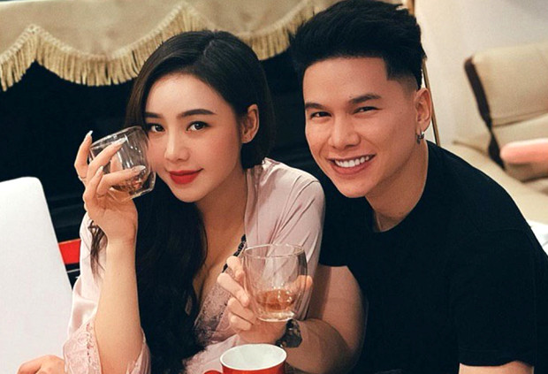 Mới đây, nữ diễn viên này "dính" vào tin đồn hẹn hò với ca sĩ Hoàng Tôn thông qua một vài bức ảnh của hai người cũng như một số động thái trên mạng xã hội.