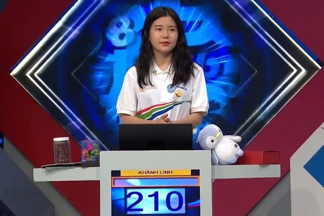 Mới đây, Vũ Khánh Linh, cô bạn đến từ trường THPT Kiến An đã để lại không ít ấn tượng trong lần đầu tiên góp mặt tại chương trình Đường lên đỉnh Olympia.