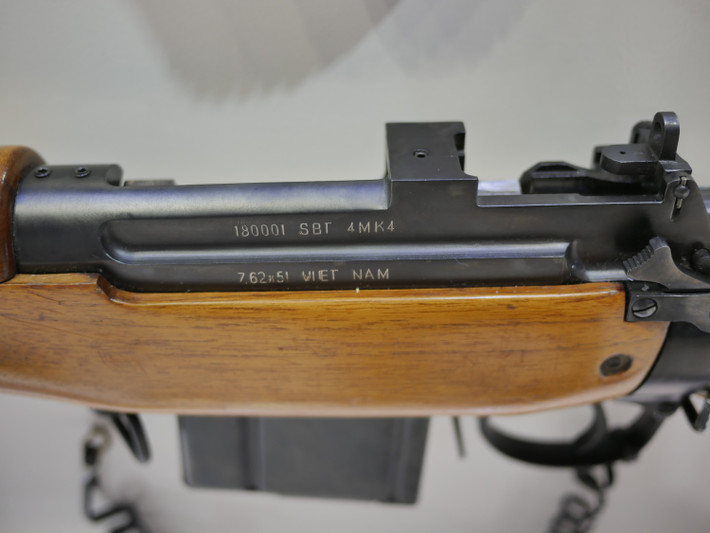 Tuy nhiên có một điểm khá lạ là phiên bản Lee Enfield do Việt Nam sản xuất sử dụng cỡ đạn 7,62x51mm, trong khi phiên bản gốc do Anh sản xuất từ đầu thế kỷ 20 lại sử dụng cỡ đạn 7,7mm. Nếu được xuất khẩu, đây có thể sẽ là thứ vũ khí cực kỳ "ăn khách" với những nhà sưu tập súng cổ. Nguồn ảnh: Firearmblog.