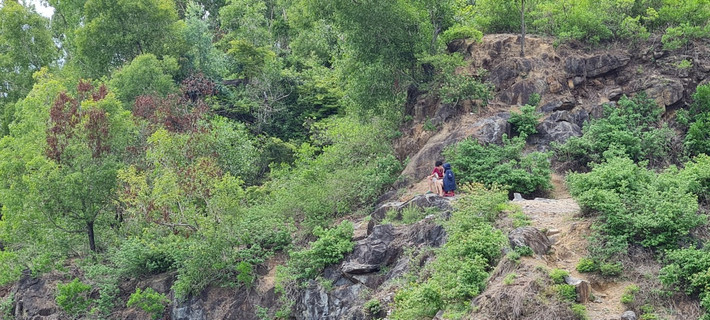 Với vẻ đẹp yên tĩnh, thơ mộng và lãng mạn, đây cũng là nơi lui tới yêu thích của nhiều cặp đôi.
