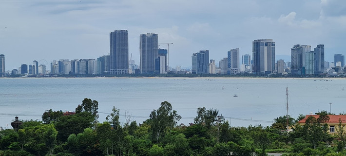 Nhìn về trung tâm thành phố, Đà Nẵng hiện lên với một vẻ đẹp hiện đại mà cuốn hút.