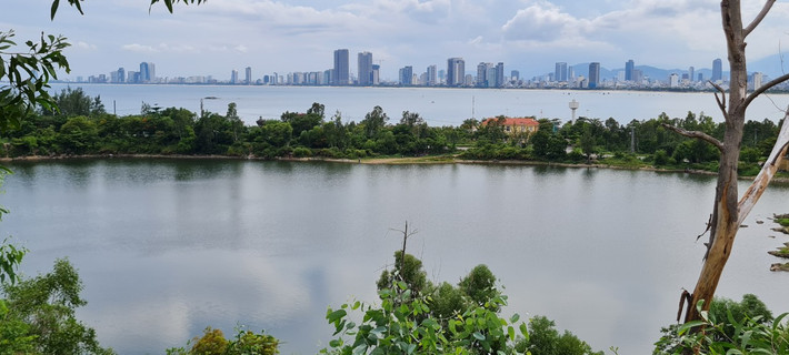 Khung cảnh tựa chốn bồng lai ở hồ tự nhiên đẹp nhất Đà thành.