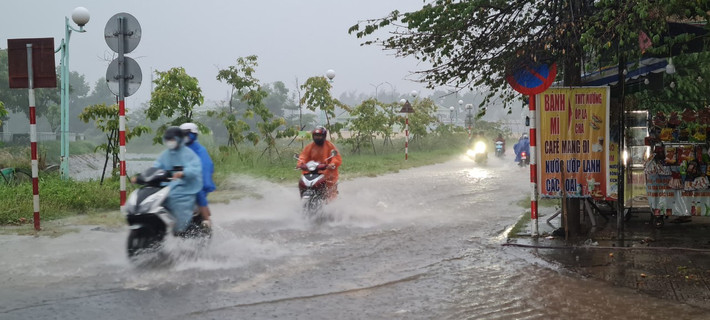 Sáng 25/9, do ảnh hưởng của áp thấp nhiệt đới, trên địa bàn thành phố Đà Nẵng đã có mưa to, có nơi mưa rất to.