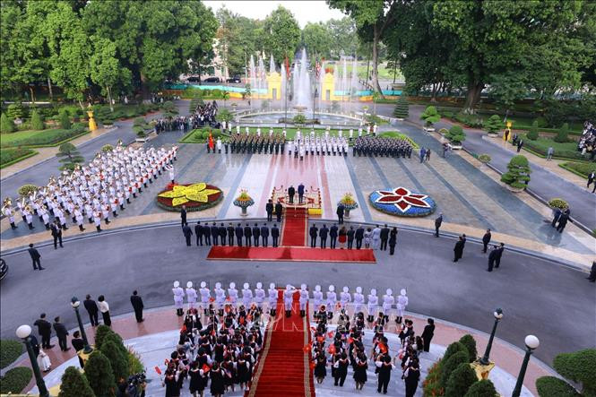 Chuyến thăm được kỳ vọng sẽ giúp đưa quan hệ hai nước phát triển ổn định, thực chất và lâu dài trên tất cả các lĩnh vực, góp phần duy trì hòa bình, ổn định, hợp tác và phát triển tại khu vực cũng như trên thế giới. Ảnh: TTXVN.
