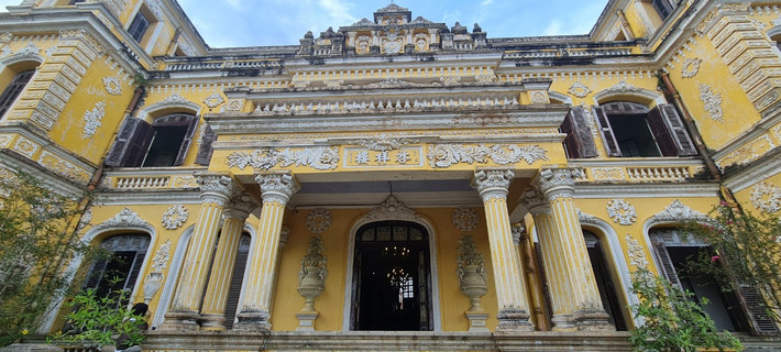 Năm Khải Định 2 (1917), vua mới dùng tiền riêng cải tạo lại thành cung theo lối kiến trúc hiện đại. Đầu năm 1919, công việc xây dựng hoàn tất, cung vẫn giữ nguyên tên gọi.
