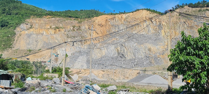 Để đi tìm câu trả lời vì sao đất san lấp ở TP. Đà Nẵng đang khan hiếm, phóng viên Báo Tri Thức và Cuộc Sống đã có cuộc trao đổi với các chủ mỏ khoáng sản và các doanh nghiệp đang thi công.