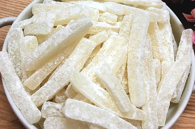 Mứt bí, mứt dừa 2 loại mứt người người nhà nhà mua trong dịp Tết. Đồ ăn này còn gây ám ảnh hơn khi nó còn ngọt hơn cả kẹo.