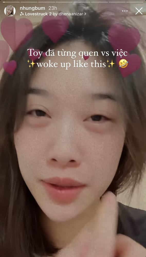 Mọi người đều hiểu đây chỉ là hành động vô thức của Nhung Bum khi uống say, thế nhưng những ý kiến trái chiều vẫn xuất hiện.