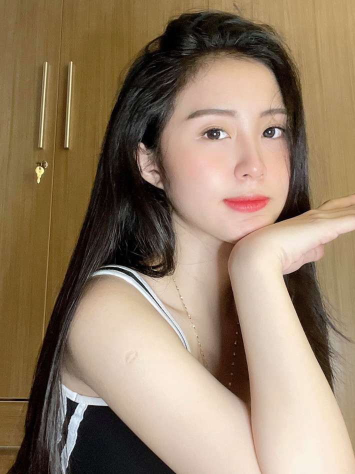 Gái xinh sở hữu gương mặt khả ái và vóc dáng phổng phao, nhanh chóng lọt vào tầm ngắm của cư dân mạng.