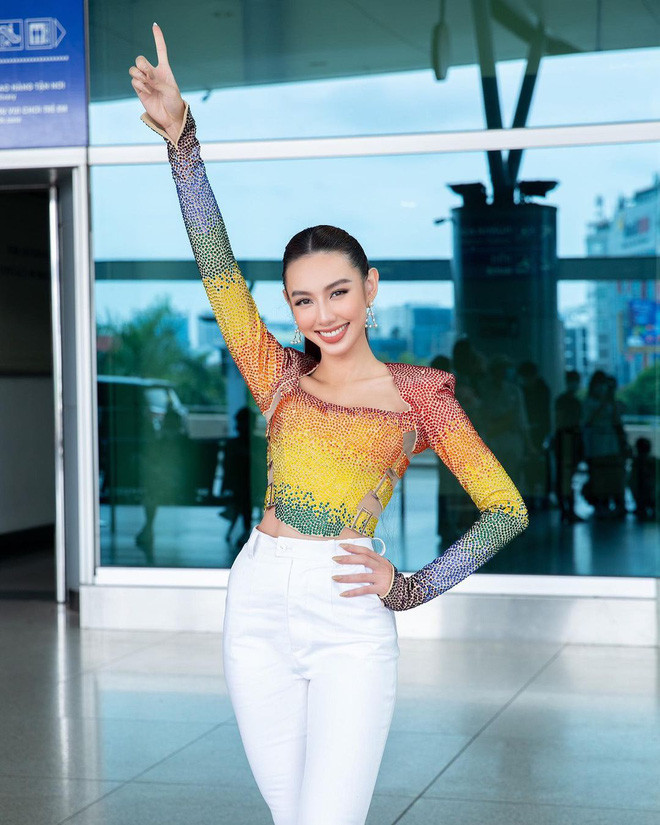 Nhan sắc lên hương vùn vụt sau khi chỉnh răng của Thùy Tiên.