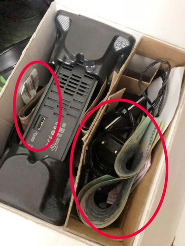 Biết đa phần các chị em đều "mù" về kỹ thuật, sửa chữa nên dấu trong các thiết bị điện tử quả thực là một nơi lý tưởng.
