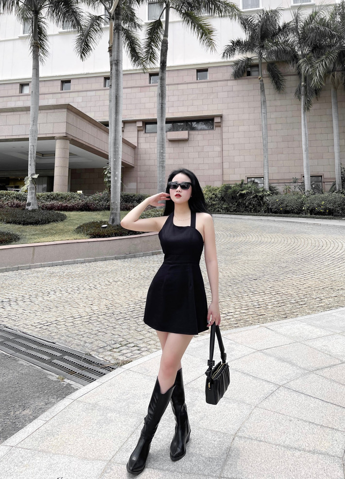 Ngoài ra cô nàng cũng thường xuyên đi ăn, đi chơi và check-in như bình thường.