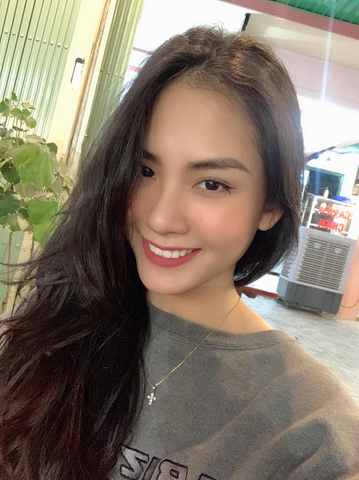 Cách đây không lâu, Mai Phương bất ngờ xuất hiện trong hình ảnh đang dạy học cho con trai doanh nhân Đức Huy - chồng cũ Lệ Quyên.