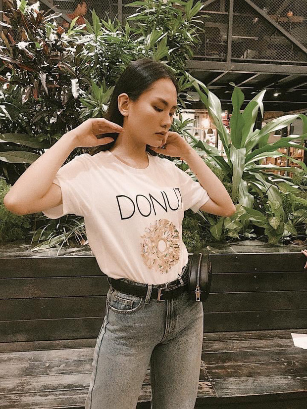 Trước đó, cô được fan sắc đẹp dành nhiều phiếu bình chọn "nữ thần mặt mộc" vì khoảnh khắc đời thường không son phấn mà vẫn rạng rỡ.