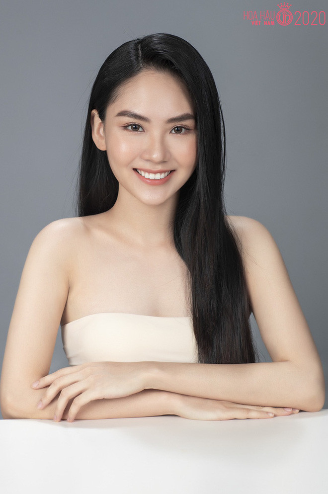 Khoảnh khắc đời thường rạng rỡ, đẹp không cần son phấn của người đẹp 9x đã làm cô trở thành ứng cử viên "nặng ký" cho ngôi vị hoa hậu.