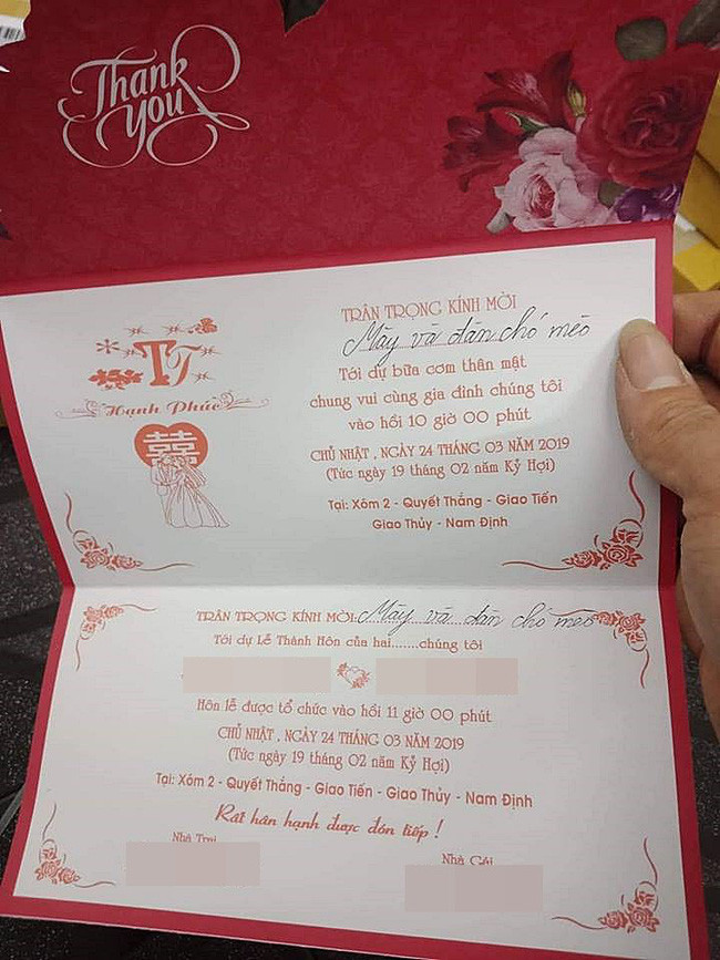 Đỉnh cao của vui tính là đây, biết bạn nuôi chó mèo, không có bồ, nên mời cả đám pet đến chung vui.