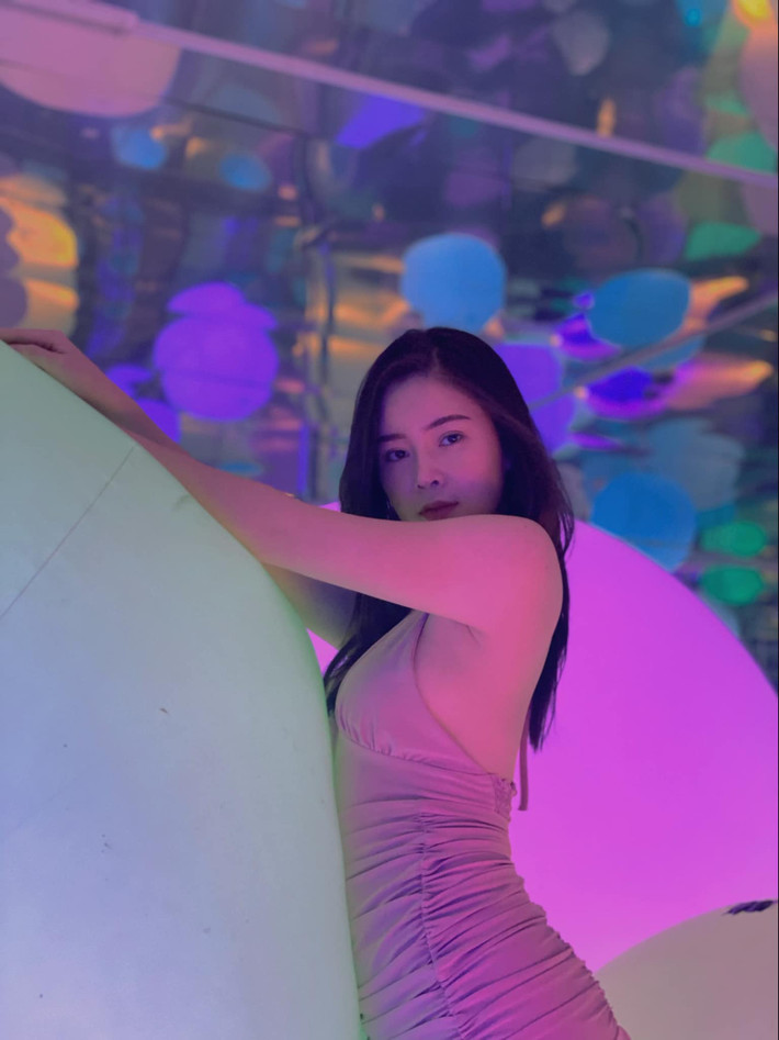 Hot girl RMIT có niềm đam mê với một số môn thể thao như golf, quần vợt, cưỡi ngựa… Nhờ vậy cô có thân hình cân đối, gợi cảm đáng ngưỡng mộ như thế này.