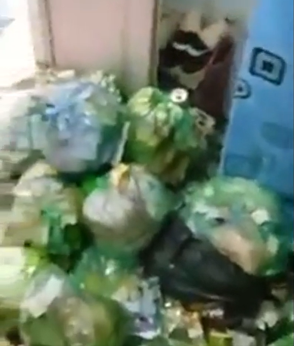 Phòng bẩn là câu chuyện không còn mới, tuy nhiên mỗi lần xuất hiện trên mạng xã hội là mỗi lần dư luận được dịp ngã ngửa vì level ở bẩn ngày gia tăng, nhất là khi người gây ra lại những cô gái xinh xắn.