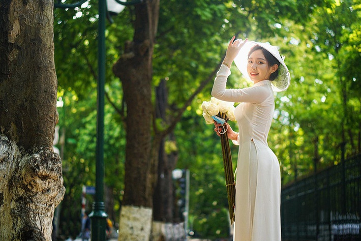 Cô giáo thế hệ 9X Nguyễn Phương Anh cũng là gương mặt khá nổi trên MXH. Được biết cô đang công tác tại trường Tiểu học Nam Trung Yên, phường Yên Hoà, quận Cầu Giấy, Hà Nội.