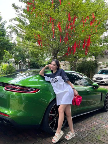 Hàng loạt mẫu xế sang như Mercedes-Benz Maybach, Porsche, McLaren 720S Spider nữ doanh nhân hiện đang sở hữu. Ảnh: Tổng hợp