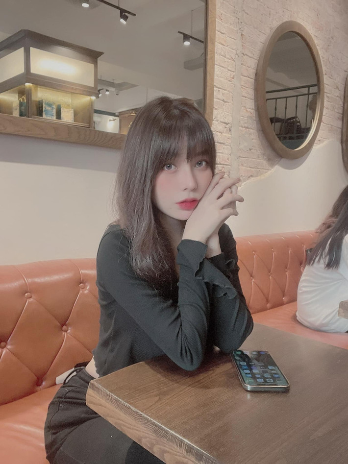 Nét đẹp mỏng manh của Quỳnh Miêu khiến người ta chỉ muốn che chở.