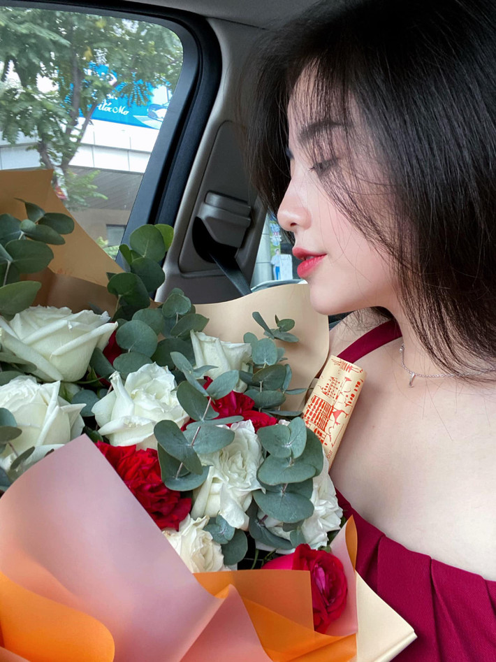 Cặp đôi về chung một nhà hồi tháng 10/2015. Hai năm sau, đôi trẻ hạnh phúc đón con trai đầu lòng chào đời là bé Đậu.