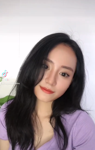 Thậm chí, cô giáo Vật lý Minh Thu còn gây chú ý hơn khi tiết lộ chuyện chưa được nhận bằng là do quên đăng ký môn chứ không phải nợ môn. Ảnh: Tổng hợp