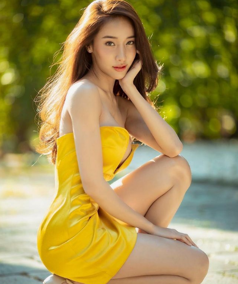 Dù không cập nhật hình ảnh thường xuyên như những hot girl mạng khác nhưng độ "hot" của cô vẫn không có dấu hiệu "hạ nhiệt".