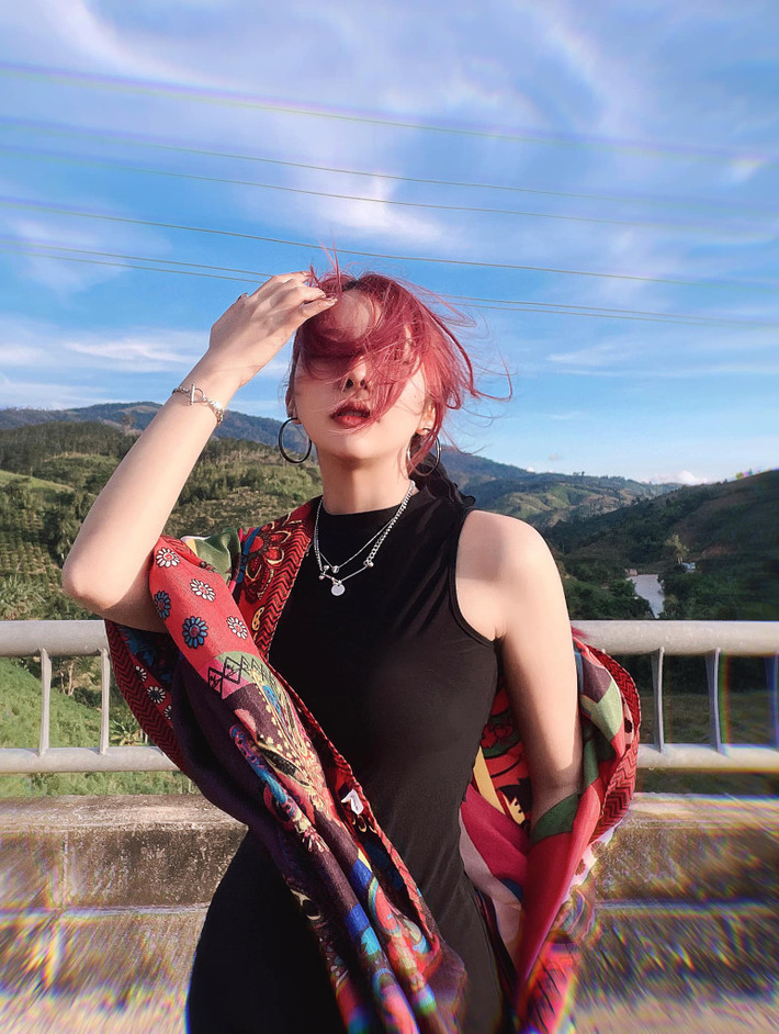Cùng với Linh Ngọc Đàm và MissThy, Ohsusu cũng là nữ streamer đình đám đời đầu của cộng đồng mạng.