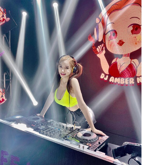 Ngoài tập gym, Amber Na dành thêm thời gian để học nhảy. Bởi việc tập nhảy cũng là cách vận động toàn thân giúp đốt cháy năng lượng hiệu quả.