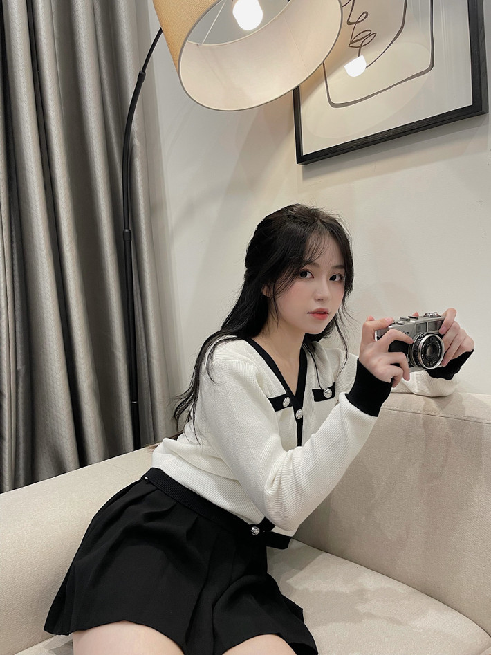 Sở hữu chiều cao khiêm tốn những cô nàng luôn khéo léo lên đồ để có được những bức hình street style chẳng kém cạnh những hot girl hay người mẫu khác.